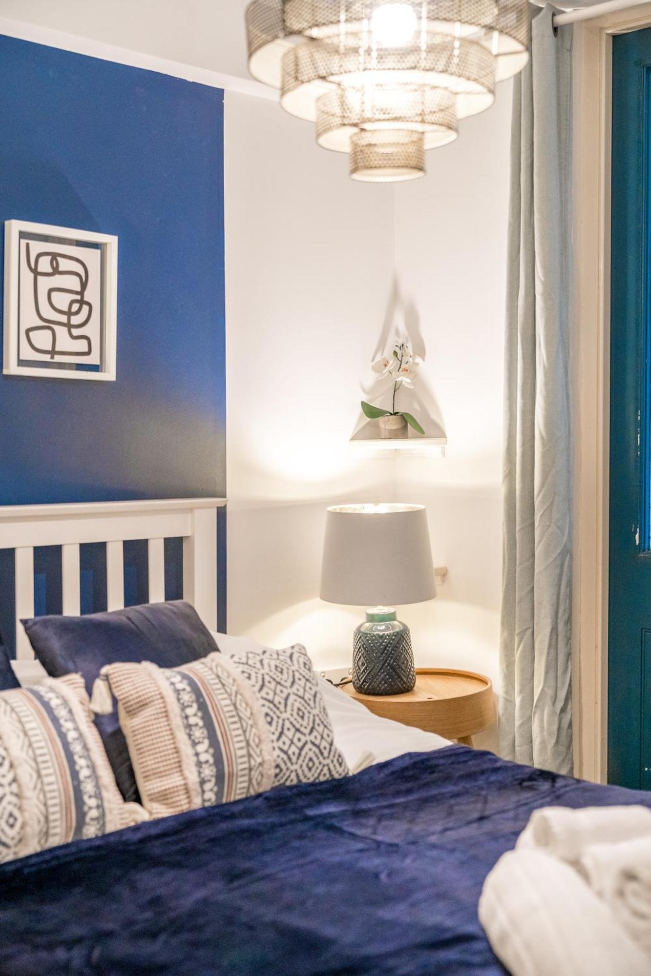 Riverside 1 Bed Basement Flat Near Hampton Court Palace อีสต์โมลเซย์ ภายนอก รูปภาพ