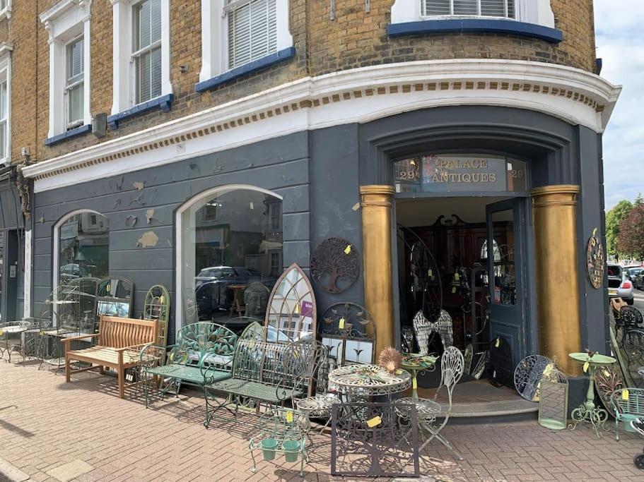 Riverside 1 Bed Basement Flat Near Hampton Court Palace อีสต์โมลเซย์ ภายนอก รูปภาพ