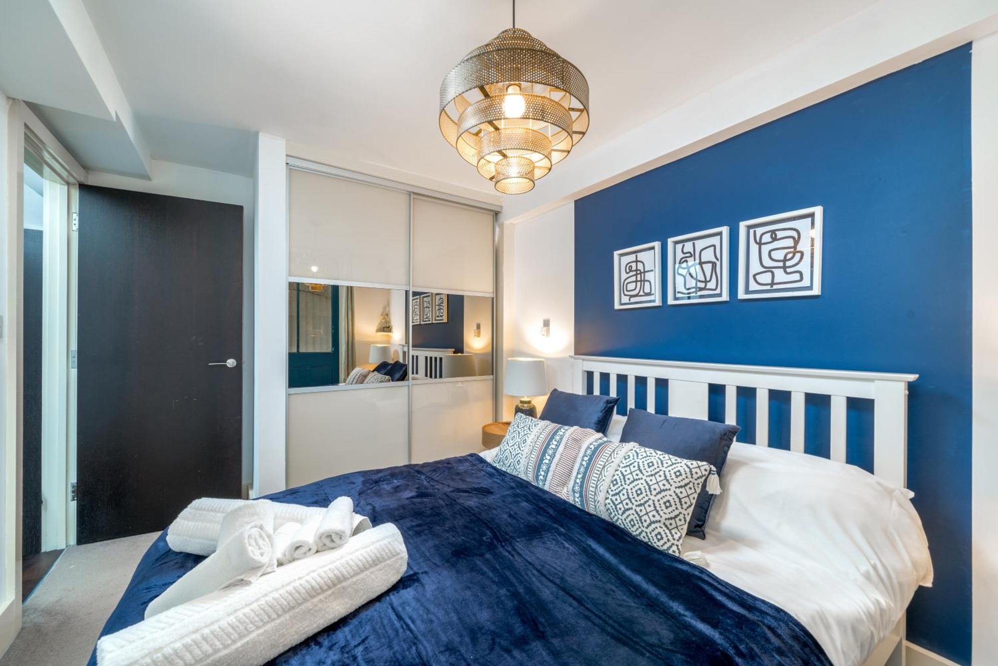 Riverside 1 Bed Basement Flat Near Hampton Court Palace อีสต์โมลเซย์ ภายนอก รูปภาพ